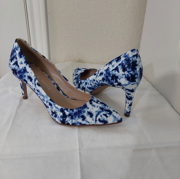 Kelly & Katie Shoes - Kelly and Katie Blue and White Tye Dye Heels Size 5.5